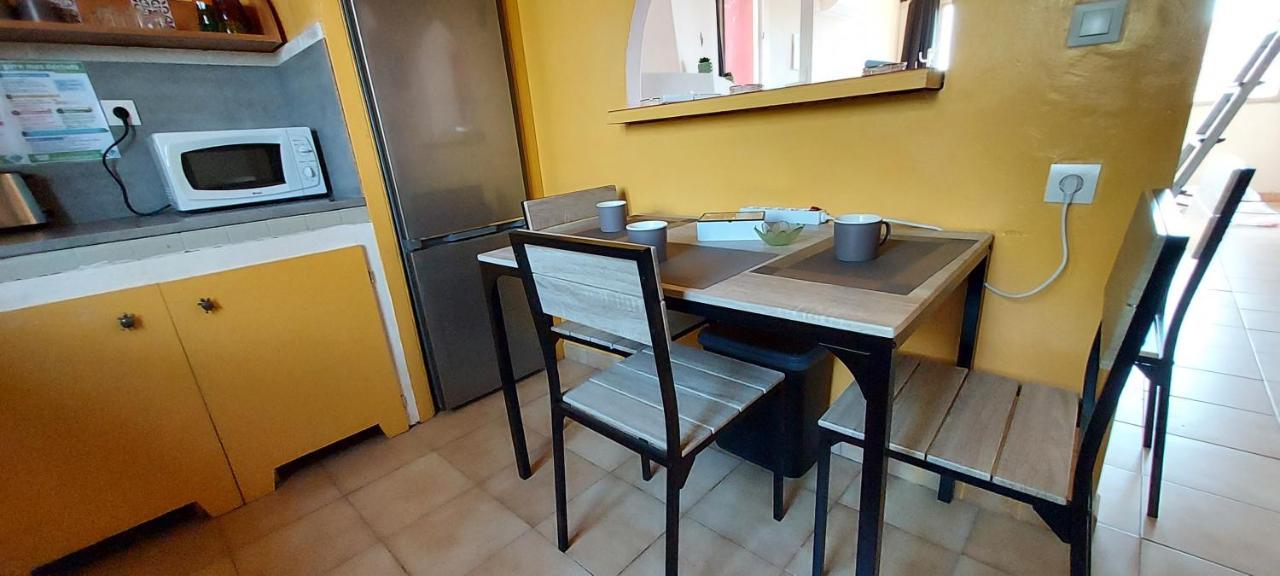 Le Barcares Logement Climatise Pour 6 Personnes, Draps Et Serviettes Non Fournis Air-Conditioned Accommodation For 6 People, Sheets And Towels Not Provided Alojamiento Con Aire Acondicionado Para 6 Personas, Sabanas Y Toallas No Incluidas Luaran gambar