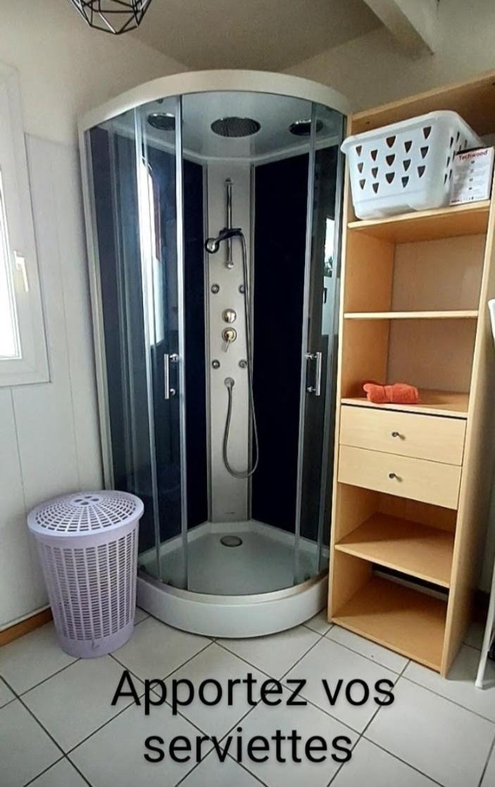 Le Barcares Logement Climatise Pour 6 Personnes, Draps Et Serviettes Non Fournis Air-Conditioned Accommodation For 6 People, Sheets And Towels Not Provided Alojamiento Con Aire Acondicionado Para 6 Personas, Sabanas Y Toallas No Incluidas Luaran gambar